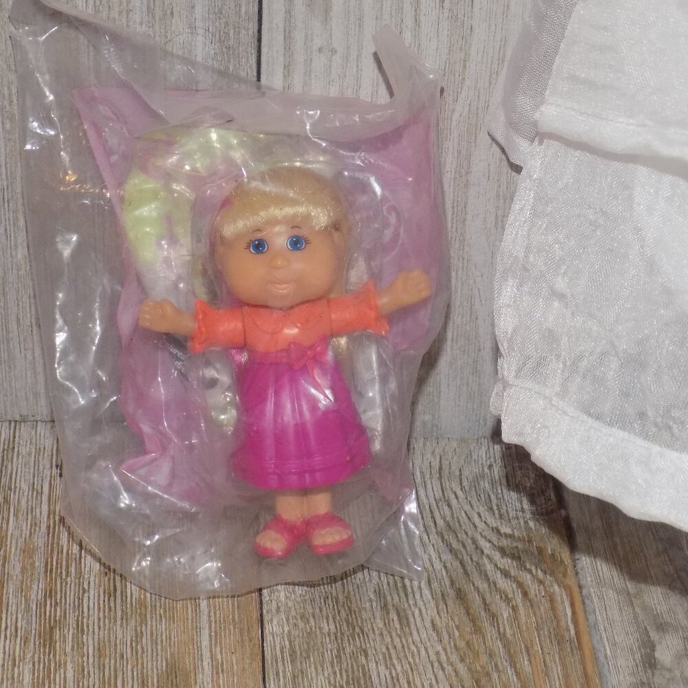 Cabbage Patch Doll Burger King Childrens Meal UNOPEN package *